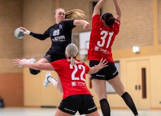 Erneut ohne Punkte: TV Hauenstein verliert 20:26 gegen TG Osthofen Handballspiel der Frauen: Spielerinnen des TV Hauenstein im Zweikampf gegen die TG Osthofen