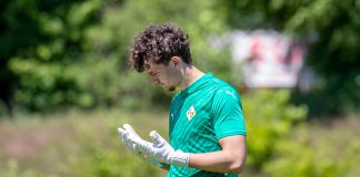 Weitere Wechsel perfekt: VTG holt Sander und Hauck Fußballspieler Julian Sander im grünen Trikot auf dem Spielfeld