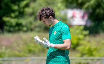 Weitere Wechsel perfekt: VTG holt Sander und Hauck Fußballspieler Julian Sander im grünen Trikot auf dem Spielfeld
