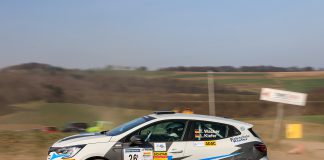 Klassensieg und Top-15-Gesamt: Erfolgreicher Saisonstart für Wacker/Kiefer