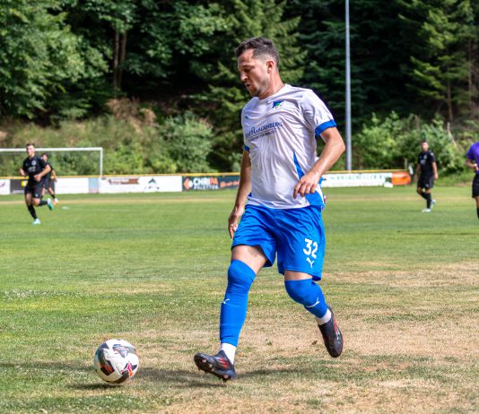 Dritter Anlauf erfolgreich: Büchelberg steigt erstmals in die Verbandsliga auf Hasan Coskun vom SV Büchelberg