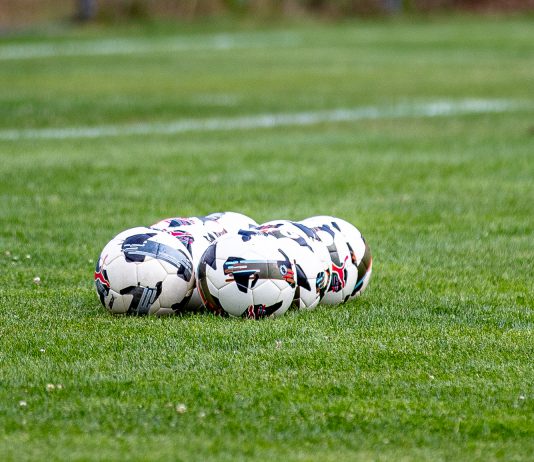 Knapp 60 Kilometer im Schnitt: Wer am weitesten in der Landesliga West reisen muss Bälle